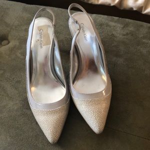 Women’s gray sling back pumps